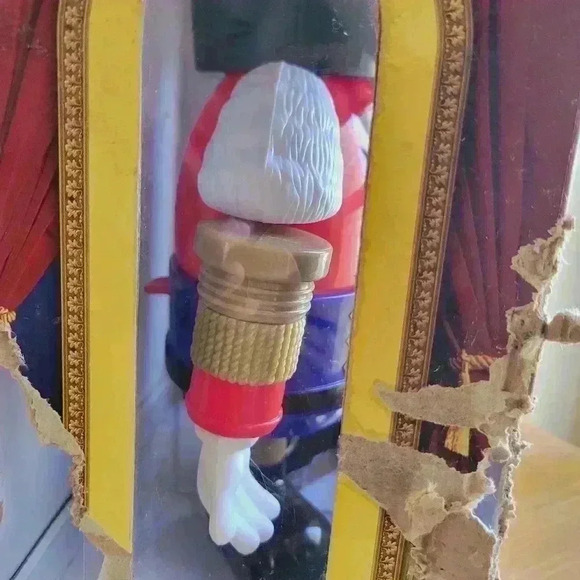 M&M's Open BOX Nutcracker Sweet Candy Dispenser 9" RED Holiday Limited Edition - Picture 11 of 12